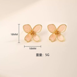 Nueva innovación para mujeres y niñas, pendientes de tuerca de flor de Camelia con aguja de plata, aleación de Zinc chapada <span class=keywords><strong>en</strong></span> oro, diseño de goteo de aceite Irregular - Product Image 3