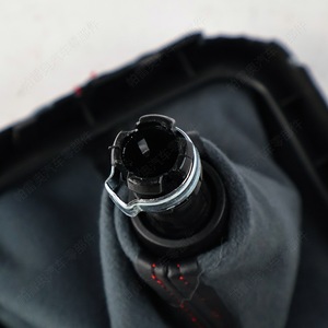 Palanca de cambios de cuero de 5 velocidades con diseño ergonómico y línea roja para Volkswagen Golf 5 - Product Image 1