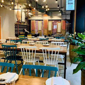 Prezzo di fabbrica all'ingrosso Hotel Winehouse Diner imposta sedie da pranzo impilabili per ristoranti in metallo - Product Image 5