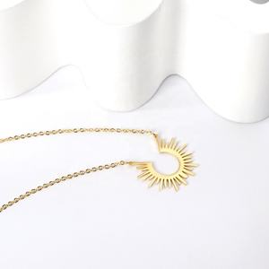 Collar con Colgante de Sol, Joyería de Acero Inoxidable, Chapado en Oro de 18k, Hipoalergénico, No se Deslustra - Product Image 4