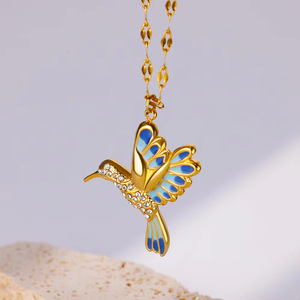 Cadeaux de fête en gros : Collier en acier inoxydable couleur or avec pendentifs oiseaux colorés mignons, cœur et herbe pour femmes, bijoux de mariage - Product Image 2