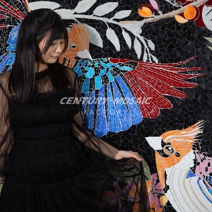 Mosaïque artistique murale en marbre avec fleurs et oiseaux colorés faits à la main, fabriquée en Thaïlande - Product Image 3