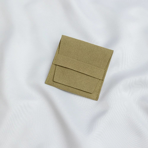 Pochette à bijoux en microfibre personnalisée Oliver avec insert/support, logo en relief, pour emballage de bijoux, 8*8+8 cm, personnalisable, vente en gros - Product Image 5