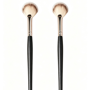 Pinceau éventail simple pour maquillage, poils synthétiques véganes, logo personnalisé, marque privée, pour contour et blush, vente en gros - Product Image 1