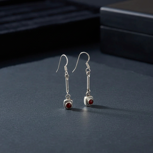 Pendientes Clásicos Geométricos con Granate Rojo en Engaste de Bisel, Plata 925, Joyería de Lujo para Mujer, Regalo - Product Image 3