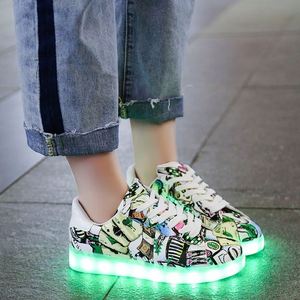 รองเท้าผ้าใบแบบสวมใส่สบายสำหรับฤดูหนาว พร้อมไฟ LED ชาร์จผ่าน USB ระบายอากาศได้ดี เหมาะสำหรับเด็กชาย เด็กหญิง และผู้หญิง ดีไซน์หรูหรา - Product Image 5