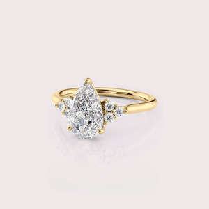 Bague en diamant poire créé en laboratoire certifié IGI en or jaune massif 18 carats - Product Image 2