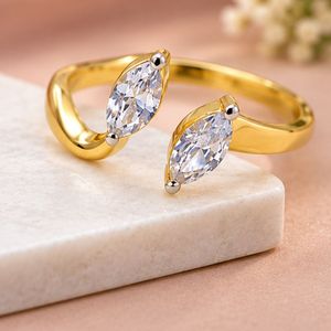 Anillo de Oro Sólido de 22K (916) con Diseño Geométrico Moderno de Alas, Joyería de Lujo con Circonita Cúbica para Boda, Precio al por Mayor - Product Image 3