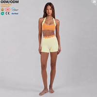 Ropa de yoga personalizada con bajo pedido mínimo, conjunto de 2 piezas para mujer con ribete festoneado, sujetador deportivo y shorts de ciclista de cintura alta para gimnasio y fitness.