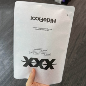 Sacs à fermeture éclair en papier de coton écologique en gros pour les boutiques de vêtements en ligne avec impression de logo - Product Image 1