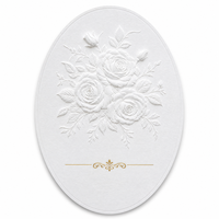 Carte d'invitation de mariage ovale personnalisée avec estampage à chaud doré, motif floral rose en relief, carte de menu blanche pour table de dîner et banquet