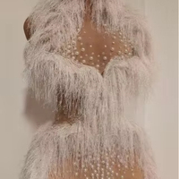 Superbe Robe de Soirée Latine Style Haute Couture avec Plumes pour Femme, Blanche Brillante 100% Polyester, Idéale pour Défilé de Mode Industriel