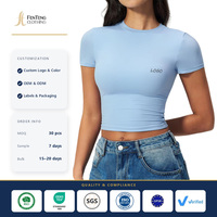 Haut court de yoga en nylon-spandex brossé ultra-doux avec logo personnalisé pour femme, coupe ajustée, manches courtes, idéal pour la gym et l'entraînement, vente en gros