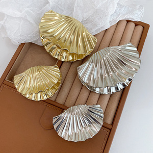 DOWELL, pinzas para el cabello de Metal brillante personalizadas, diseño de tiburón con cara Vieira creativa transfronteriza, cabello de nicho de moda para mujeres mayores - Product Image 2