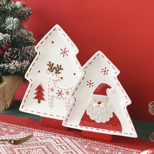 Assiette en céramique en forme de sapin de Noël nordique avec motif de rennes et de Père Noël en 3D, plateau à dessert en porcelaine, plat de service pour collations de Noël - Product Image 2
