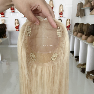 Venta al por mayor: Topper de cabello humano europeo 100% rubio con base de seda, atado a mano, 5x6.5 pulgadas, para mujeres con pérdida de cabello - Product Image 1
