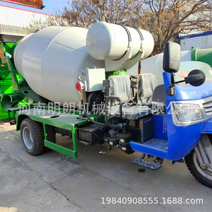 Camion malaxeur à béton 6 mètres cubes vert avec moteur pour usage de construction - Product Image 1