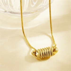 Collar de Cadena de Serpiente con Colgante de Oro, Diseño de Círculo Trenzado, en Acero Inoxidable y Titanio Antideslustre, para Hombre - Product Image 2