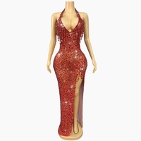 Robe longue de soirée moulante à col licou, décolleté plongeant, ornée de strass et de franges, en maille transparente avec fente haute, pour femme, idéale pour les anniversaires, les soirées en boîte de nuit et les occasions formelles