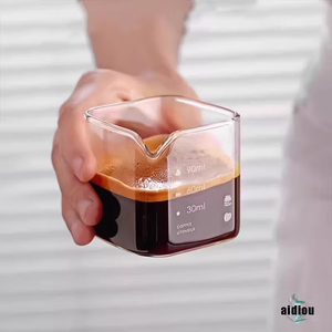 YOLOWE HOME Mini jarra de leche de vidrio de borosilicato alto Capacidad de 90mL Diseño de <span class=keywords><strong>Caño</strong></span> doble Marcas de medición Apto para lavavajillas - Product Image 3