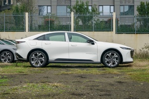Véhicule électrique (EV) à autonomie étendue EZ-6 2026, autonomie NEDC de 700 km, 5 portes, 5 places, berline compacte, <span class=keywords><strong>SUV</strong></span> électrique <span class=keywords><strong>4x4</strong></span> - Product Image 3