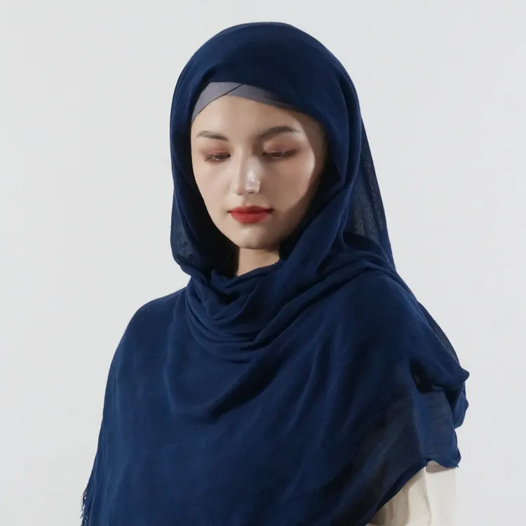 Toptan malezya saf düz renk viskon modal hicap yumuşak peçe püskül düz müslüman kadınlar için islam başörtüsü şallar