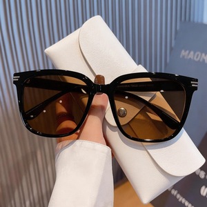 Gafas de Sol Polarizadas TR, Montura Rectangular Completa, UV385, Montura Negra Retro, Protección Solar Unisex para Adultos - Product Image 2