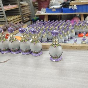 15ml Européen Moyen-Orient Dubaï En Métal Alliage Breveté Prune Fleurs Parfum Bouteille D'huile Essentielle de Verre Vide Attar Bouteilles #81136S - Product Image 4