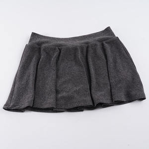 Jupe en tricot respirante style Sweetheart à taille naturelle – Mini-jupe polyvalente minimaliste de couleur unie pour femme - Product Image 2