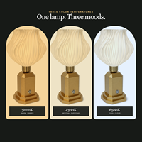 Lampe de table sans fil rechargeable ultra longue durée avec base en métal et abat-jour en forme de bourgeon de fleur pour restaurant, hôtel, chambre à coucher