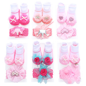 2 في 1 علبة هدايا جميلة مجموعة عصابة رأس وجوارب للأطفال - Product Image 1