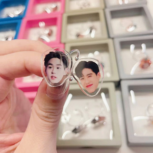 Charms personalizzati in acrilico per <span class=keywords><strong>Anime</strong></span> Kpop <span class=keywords><strong>anelli</strong></span> ruotati personalizzati per i fan degli idoli per le feste di matrimonio di compleanno mostra regali di novità - Product Image 5
