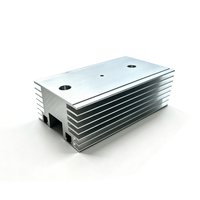Dissipateur thermique en aluminium extrudé industriel avec trous de fixation pré-percés pour module de contrôle de puissance à thyristor