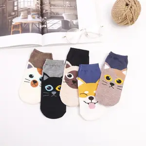 Großhandel Custom Cotton Jacquard Nette Katzen Hundes ocken Schöne Tier Cartoon Gemusterte Socken Frauen