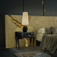 Table de chevet de luxe pour chambre à coucher avec rangement, en bois laqué et laiton argenté