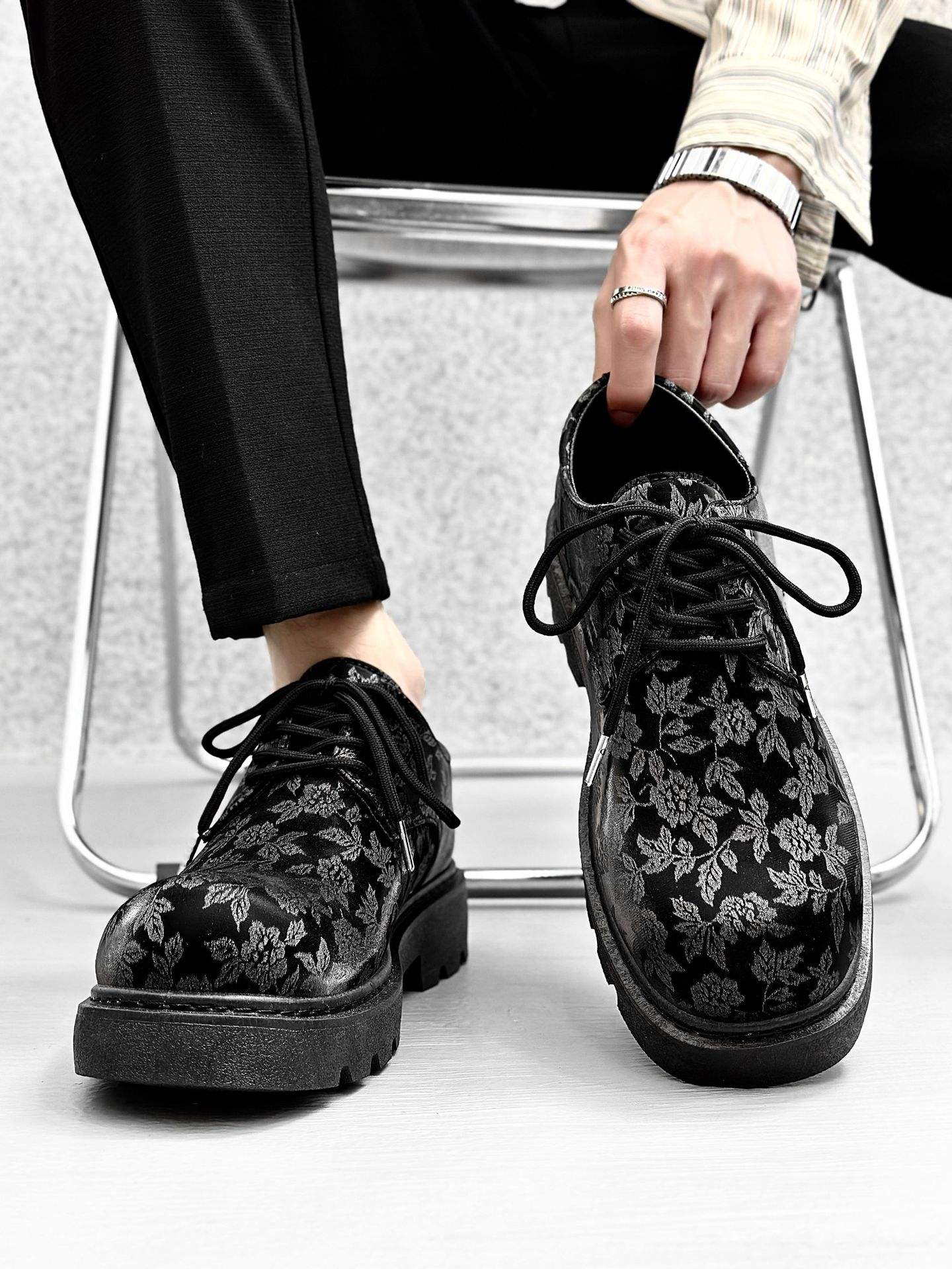 สีเงินดำ