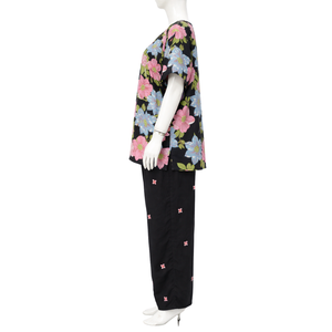 Vêtements de détente pour femmes RC ASMARA, conçus en tissu de rayonne non tissé respirant, avec un design décontracté à col rond, idéal pour les moments de détente. - Product Image 2