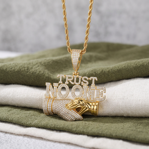 Colgante de Plata con Moissanita y Diamantes, Diseño de Gesto 'Iced Out Trust No One', Estilo Hip Hop, Lujoso, para Fiestas y Eventos, Accesorio de Moda Premium - Product Image 3
