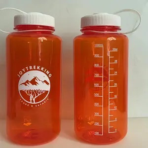 Botol air plastik Logo kustom Harga Murah GYM botol air minum merah bening penanda waktu tritan bebas BPA dengan pegangan minum