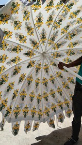 Parasol de plage classique à imprimé floral en coton, protection solaire, pliable manuellement, pour usage extérieur - Product Image 3