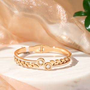 Bracelet tendance en acier inoxydable 316L plaqué or PVD avec accents en cristal pour femmes - Product Image 3