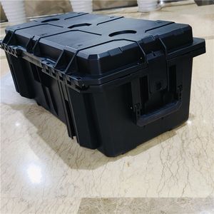 Caja de Carga DFB0631 92L 100L 120L, Caja Rígida para Equipos, Moldeada por Inyección, Apilable, con Cierre de Candado, Asas Laterales y Ruedas - Product Image 4