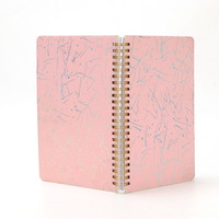 Carnet à spirales rose clair à la mode avec spirale dorée et surface d'écriture lisse pour femmes et adolescentes