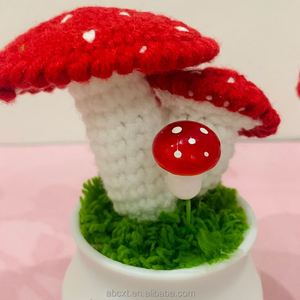 Maceta de hongos de ganchillo roja hecha a mano, mini, linda y terminada - Product Image 3
