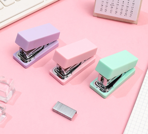 Atacado Macaron Cor Fantasia Estudante <span class=keywords><strong>Mini</strong></span> Bonito Grampeador Conveniente Durável Desktop Plástico Grampeadores Data Grampeador