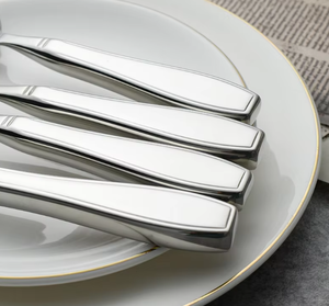 Venta al por mayor con logotipo personalizado 4 piezas Hotel restaurante cubiertos cuchillo tenedor cuchara conjunto de cubiertos de metal conjunto de cubiertos de acero inoxidable - Product Image 3