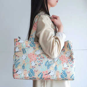 Thermal Insulation Foldable Waterproof Durable Polyester Shoulder Bag with Zipper Closure and Chain Strap for Daily Use - Product Image 1