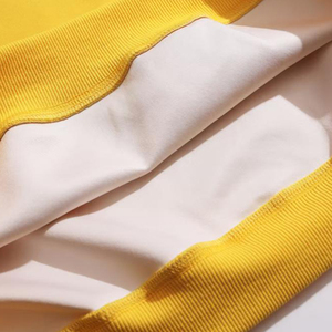 เสื้อสเวตเชิ้ตแขนยาวคอกลมแบบสวม 320 GSM สไตล์สตรีทแฟชั่น สำหรับผู้หญิง แบบเปิดไหล่ รับผลิตตามแบบ OEM - Product Image 4