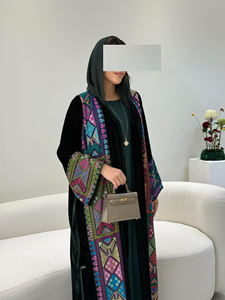Abaya Musulmana di Lusso Personalizzata in <span class=keywords><strong>Velluto</strong></span> <span class=keywords><strong>Bordeaux</strong></span> per Donne 2025 Dubai, Ricamo Etnico Colorato con Hijab Abbinato, Abito Modesto - Product Image 6