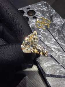 แหวนทองคำแท้ 14K สีเหลืองทอง ดีไซน์หรูหรา สำหรับงานหมั้นและงานแต่งงาน ประดับเพชรแบบหนามเตย ผิวเรียบเงางาม เหมาะสำหรับสวมใส่ทุกวัน - Product Image 5